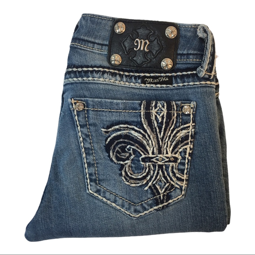 Miss Me Capri Jeans Size 28 Distressed Bling Embroidered Stretch Thick Stitch